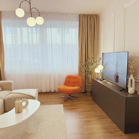 Apartment Velky Luxusni Se Dvema Loznicemi V Centru Pardubic - Wifi, Netflix *