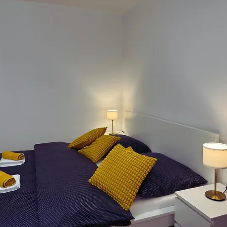 Apartment Velky Luxusni Se Dvema Loznicemi V Centru Pardubic - Wifi, Netflix *