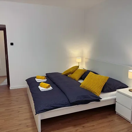 Apartment Velky Luxusni Se Dvema Loznicemi V Centru Pardubic - Wifi, Netflix *