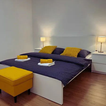 Velky Luxusni Se Dvema Loznicemi V Centru Pardubic - Wifi, Netflix Apartment Pardubice